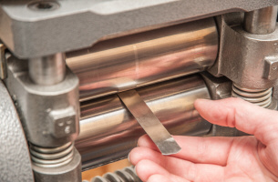 الفولاذ المقاوم للصدأ والزنبرك والأشرطة المقوية - بولندا. صفائح، أسلاك، أنابيب