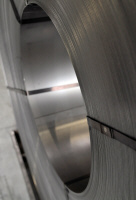 الفولاذ المقاوم للصدأ والزنبرك والأشرطة المقوية - بولندا. صفائح، أسلاك، أنابيب